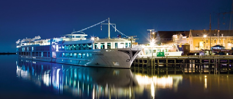 SS Antoinette at night