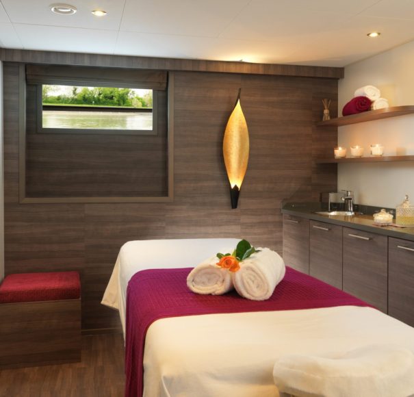 Amadeus Silver III Massage Room