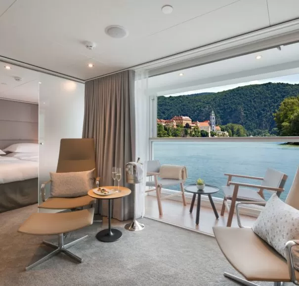 Emerald Waterways Space Ship One Bedroom Owners Suite