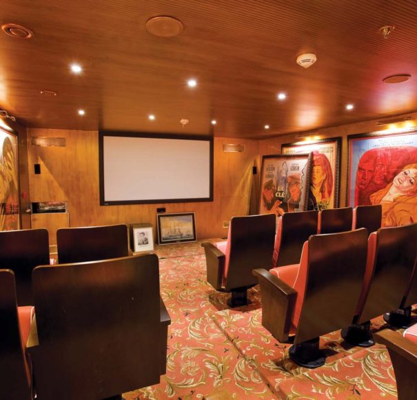 S.S. Antoinette Le Cinema Pigalle