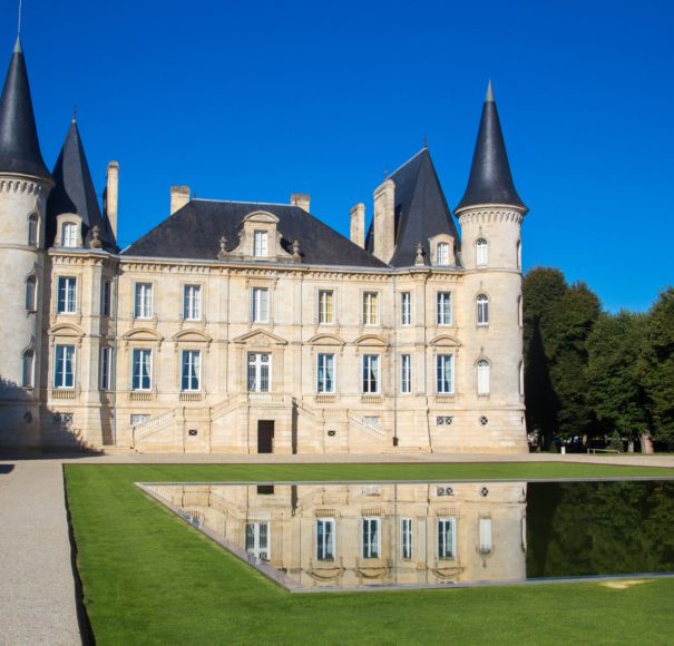 APT River Cruises Bordeaux Chateau di Pauillac