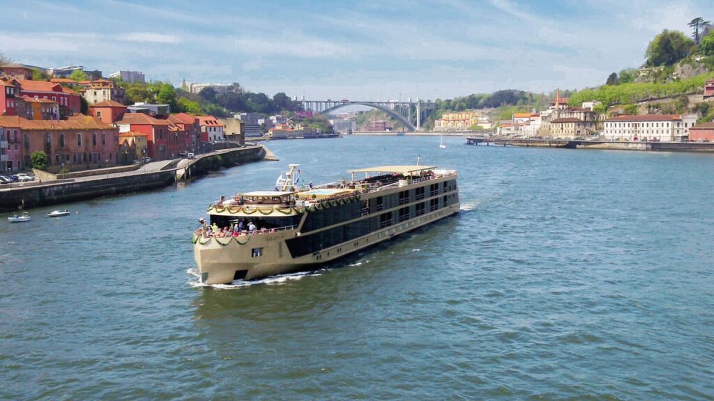 Amadouro river ship, Douro River Cruises