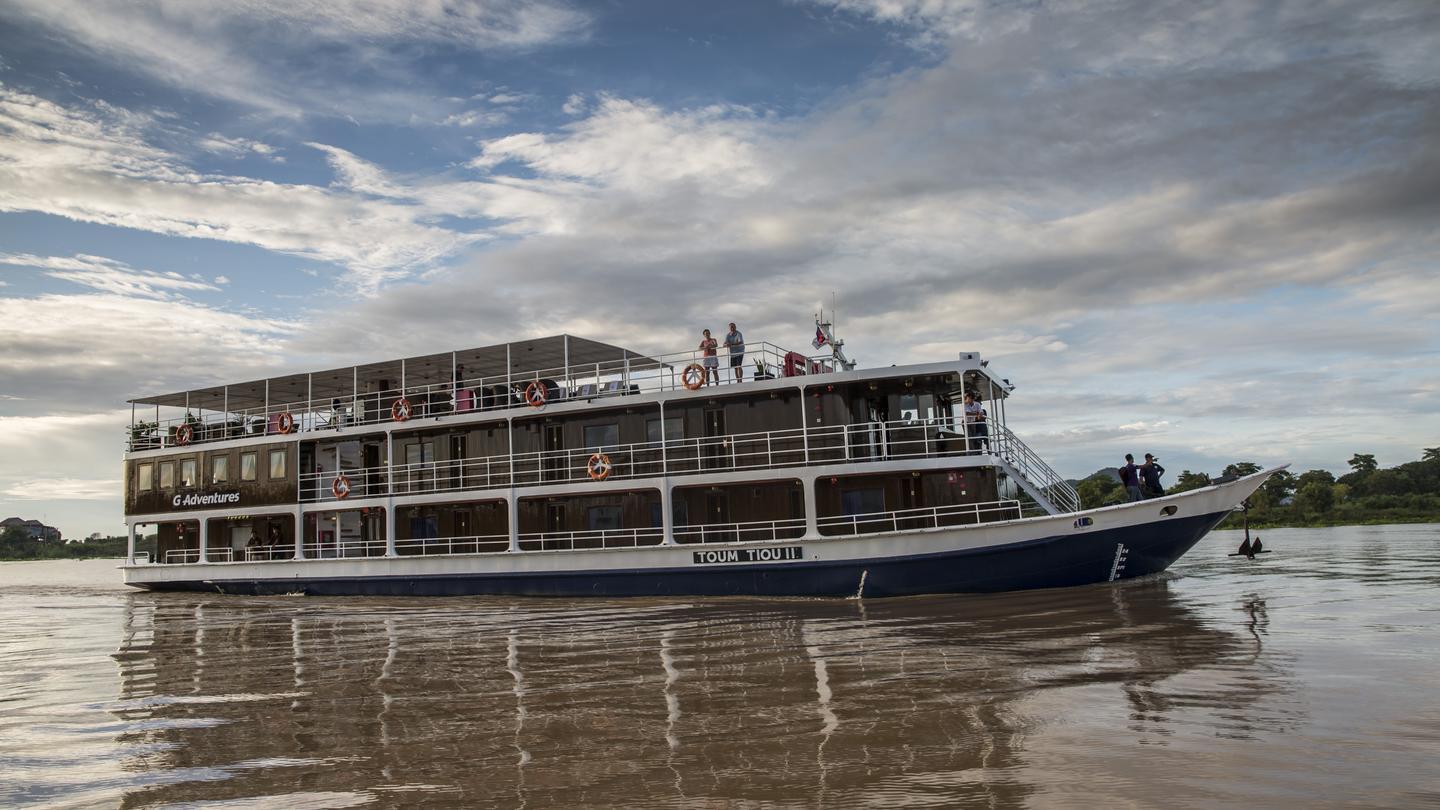 toum tiou ii riverboat