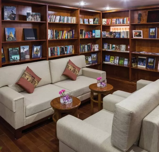 RV Mekong Pandaw - Library