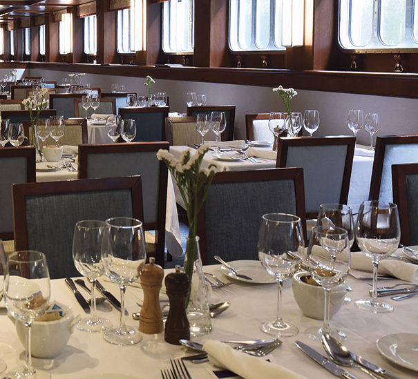 Douro Queen Dining Room