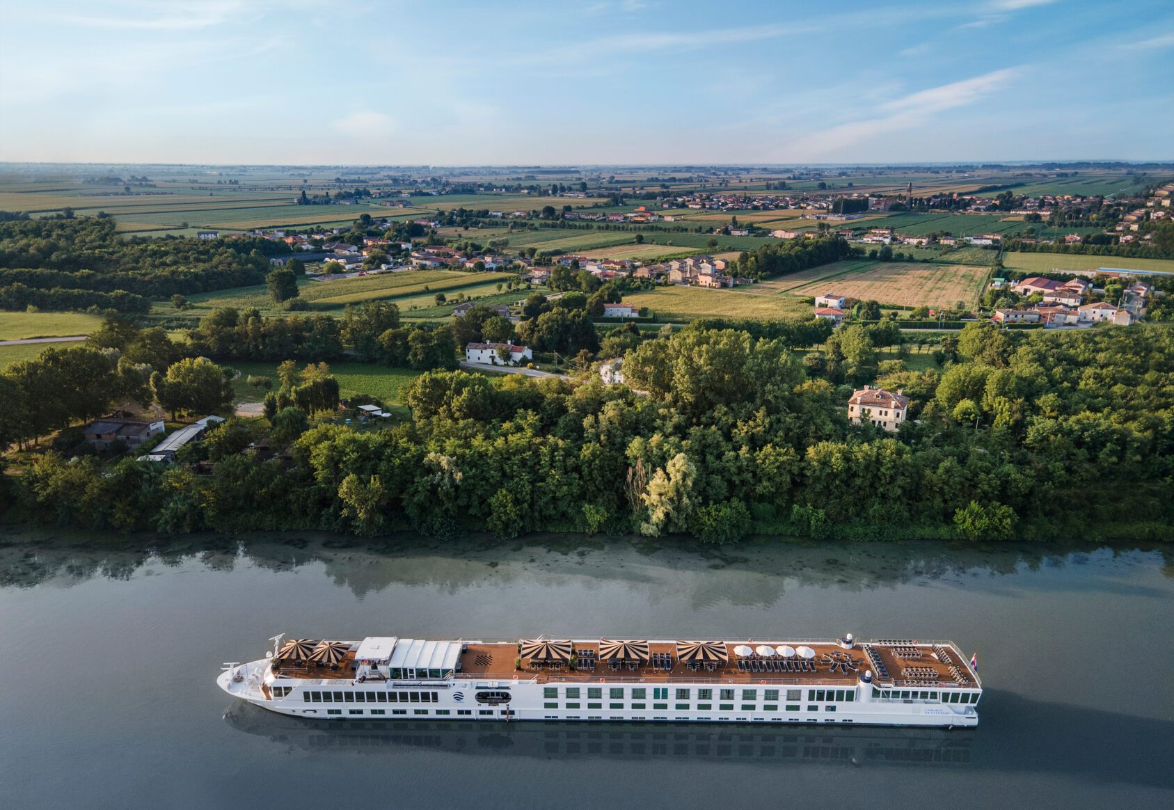 Uniworld - SS La Venezia - Exterior (2)