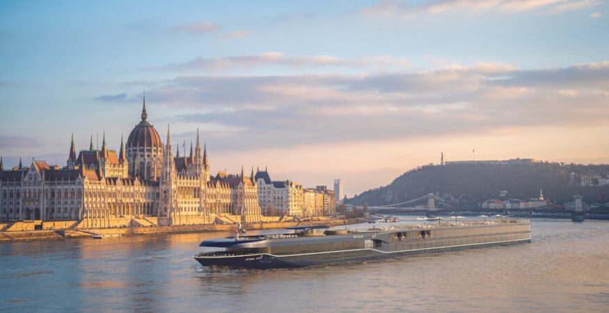 APT New River Cruise Ships